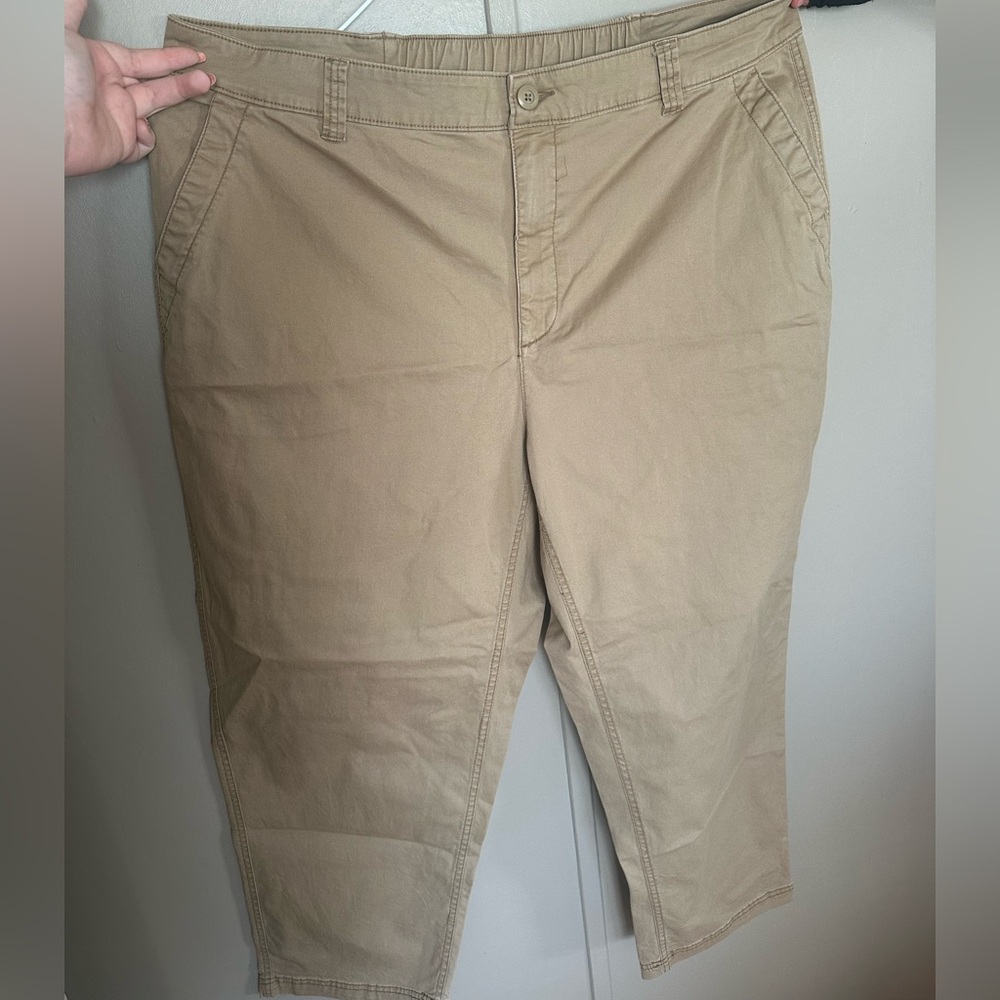 2000’s tan capri pants